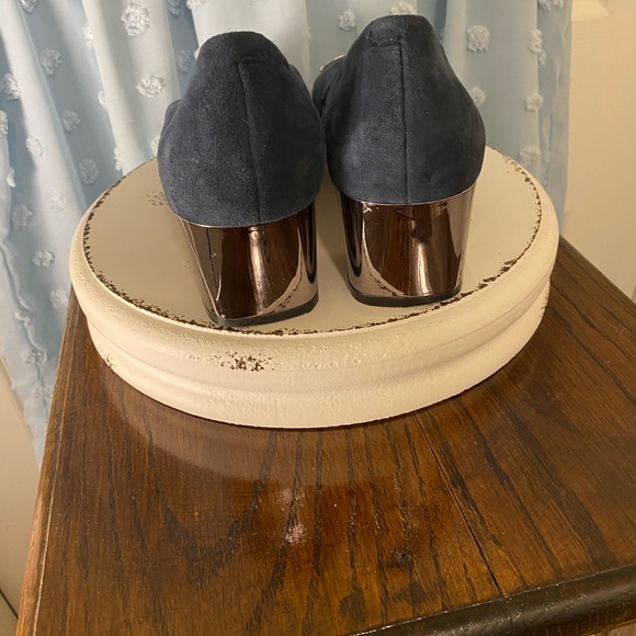 Karl Lagerfeld velvet pump with jeweled toe. Lovingly worn. - Picture 2 of 12